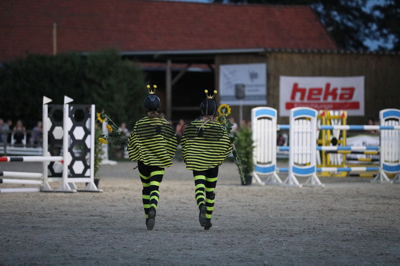 ninahueffmannfotografie_6E8A4104_S-mit-Logo-max.-800px-_696bffcf_