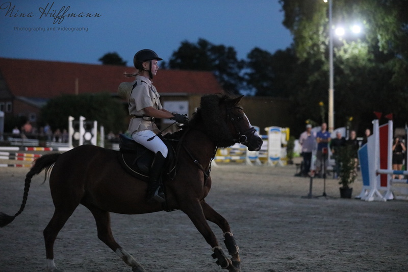 ninahueffmannfotografie_6E8A4154_S-mit-Logo-max.-800px-_3f1bc3c3_