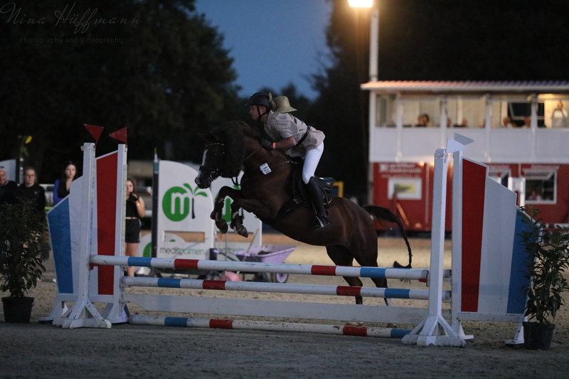 ninahueffmannfotografie_6E8A4158_S-mit-Logo-max.-800px-_18d2ad78_