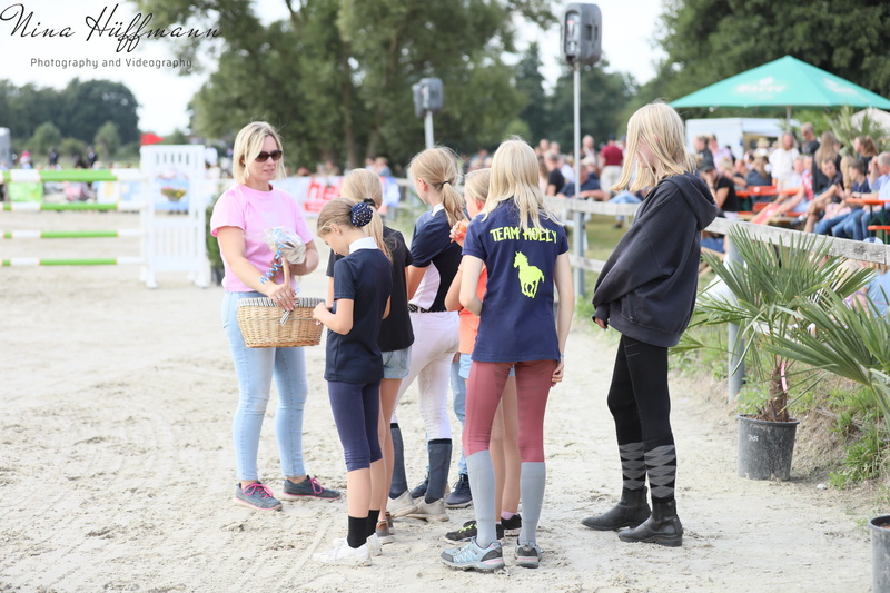 ninahueffmannfotografie_6E8A7759_S-mit-Logo-max.-800px-_2f6a0334_