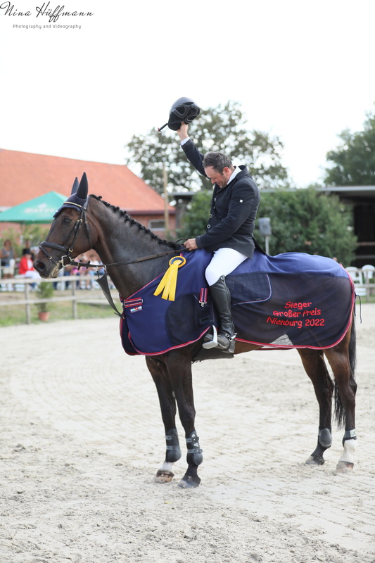 ninahueffmannfotografie_6E8A7783_S-mit-Logo-max.-800px-_772c7342_