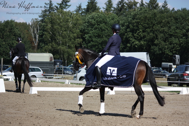 ninahueffmannfotografie_IMG_7541_S-mit-Logo-max.-800px-_caff745b_